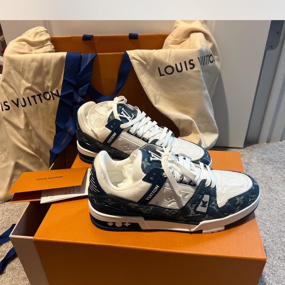 Louis Vuitton Men's Sneakers in White and Navy